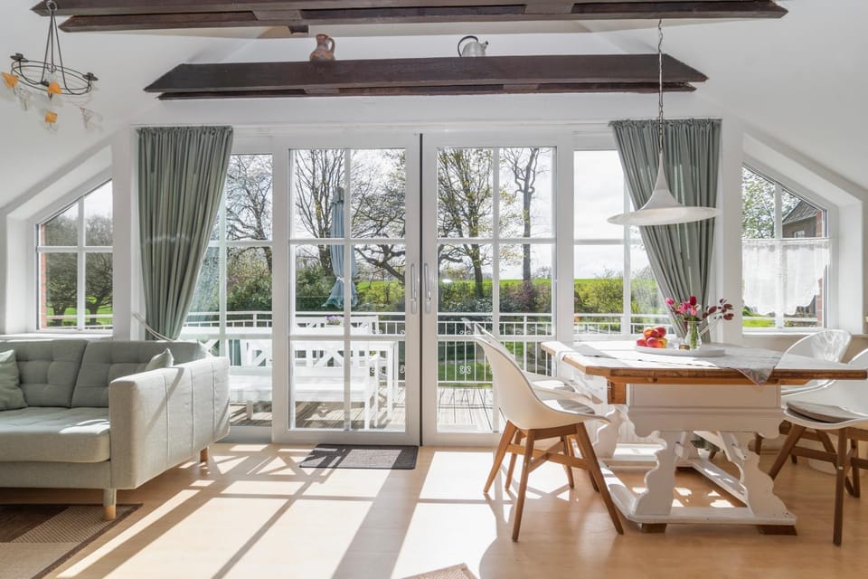 View (from property/room), Balcony/Terrace, Seating area, Dining area