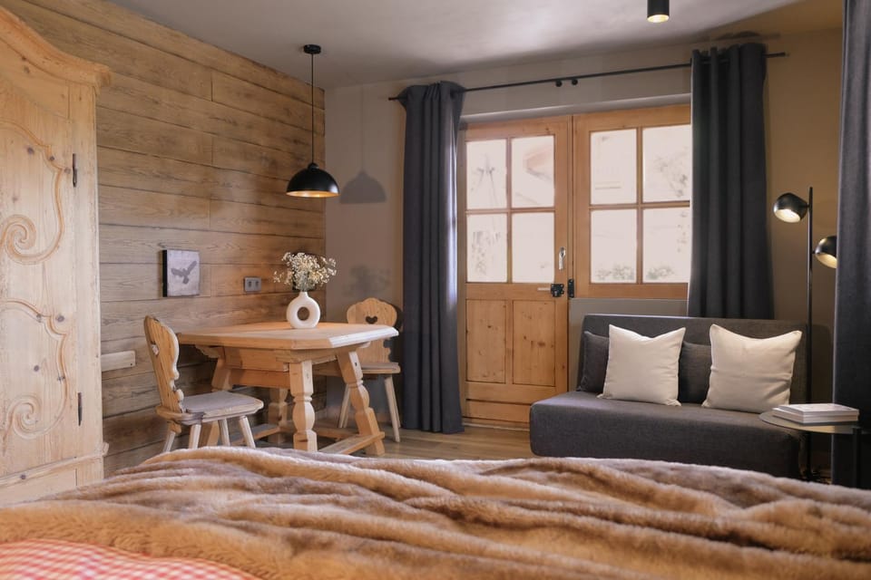 Photo of the whole room, Seating area, Dining area