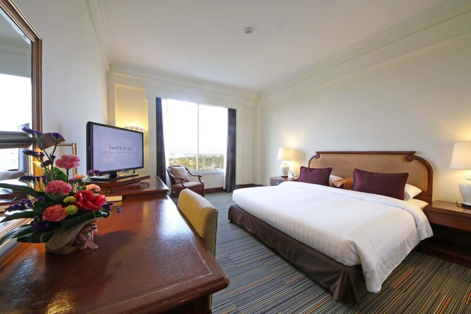 Bed, TV and multimedia, Bedroom