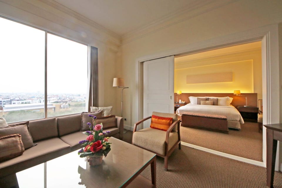 Bed, Seating area, Bedroom