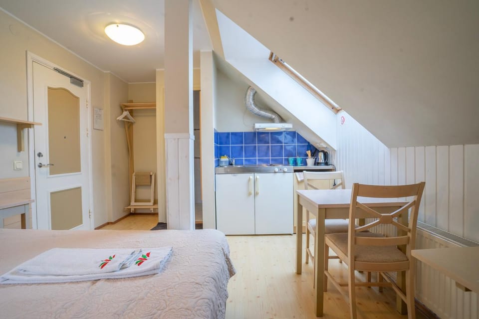Bed, Bedroom, kitchen