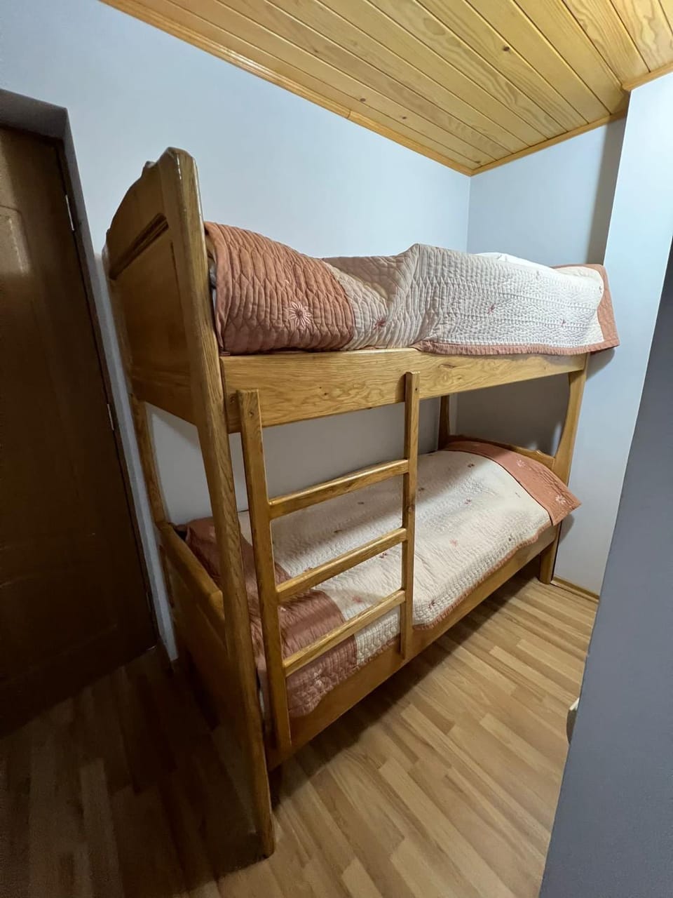 Pensiunea Lu' Movila Bed and Breakfast in Romania