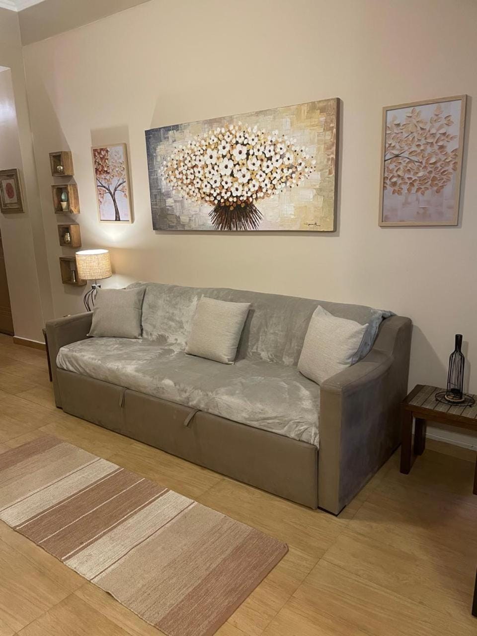 Living room, Decorative detail, Seating area