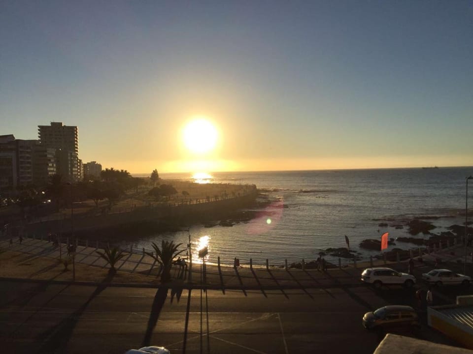 "Beach on Mouille Point"-battery backup for load shedding Apartment in Cape Town