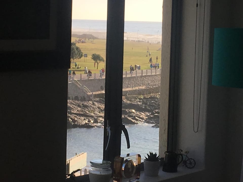 "Beach on Mouille Point"-battery backup for load shedding Apartment in Cape Town