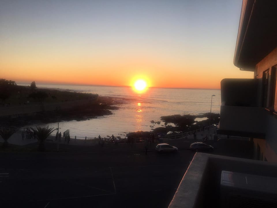 "Beach on Mouille Point"-battery backup for load shedding Apartment in Cape Town