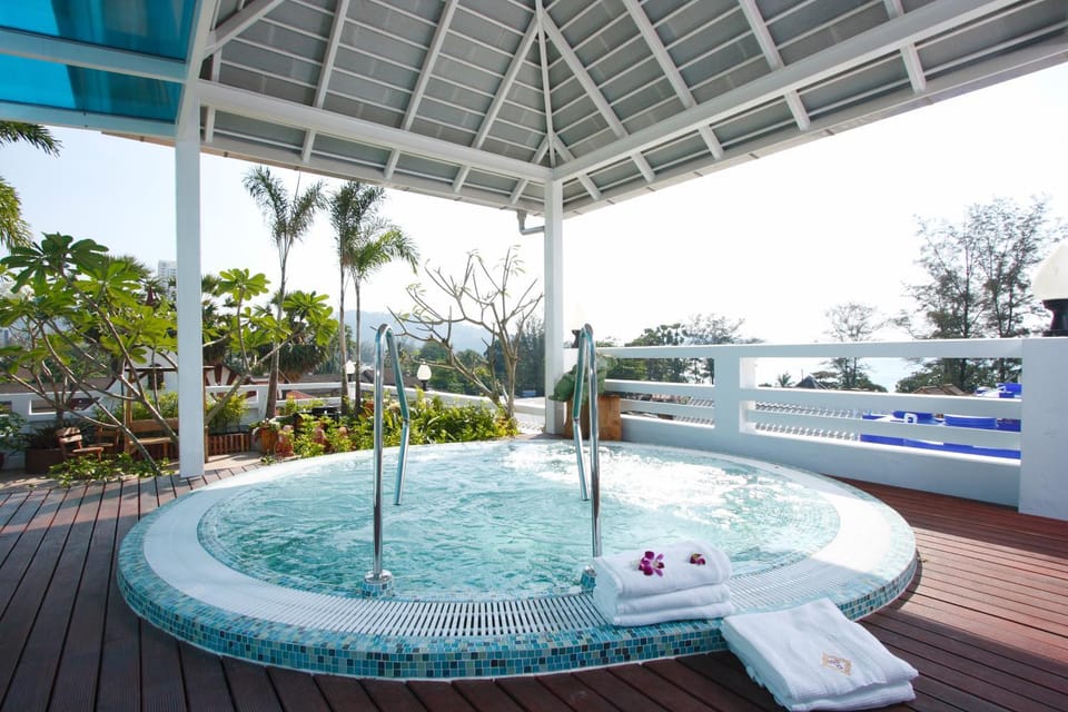 Hot Spring Bath, Area and facilities