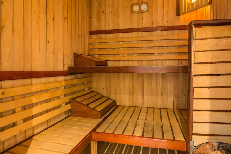 Property building, Sauna, Sauna, Seating area, On site, Location