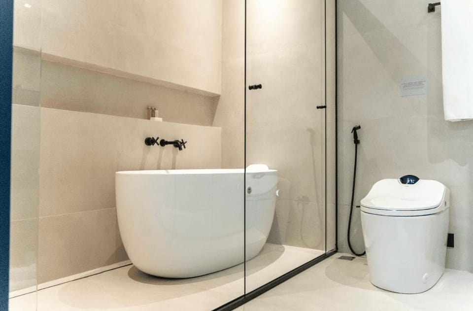 Hot Tub, Bathroom