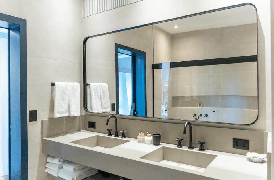 Bathroom, towels