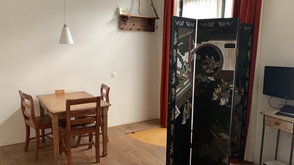 Facade/entrance, Dining area