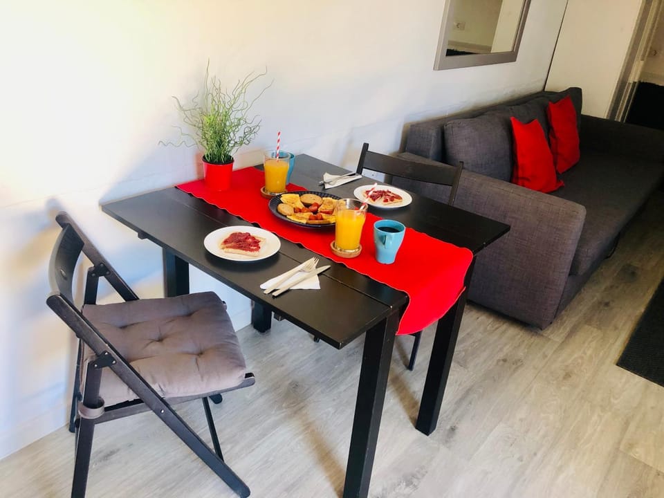 Living room, Seating area, Dining area