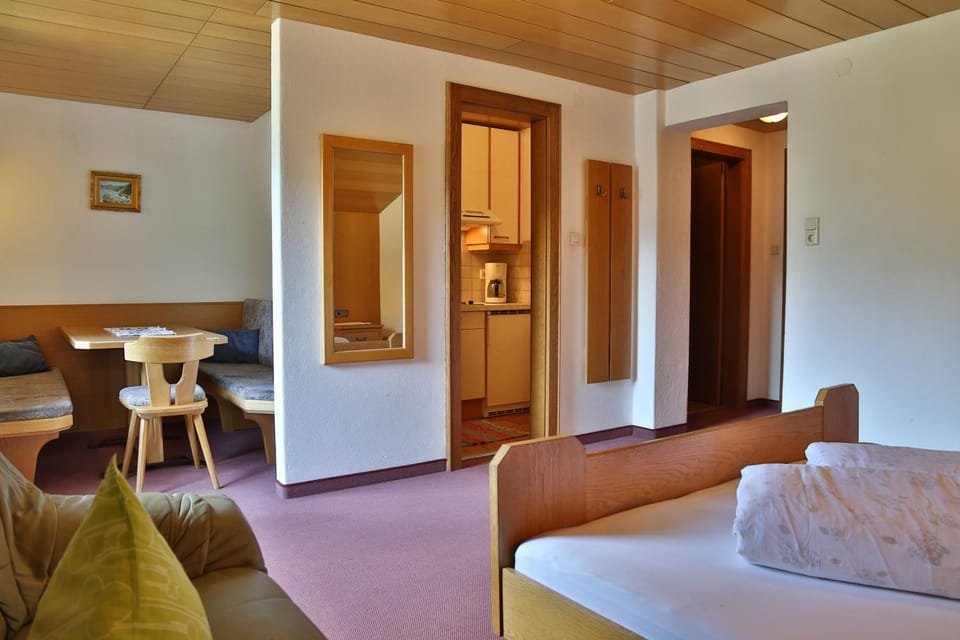 Seating area, Dining area, Bedroom