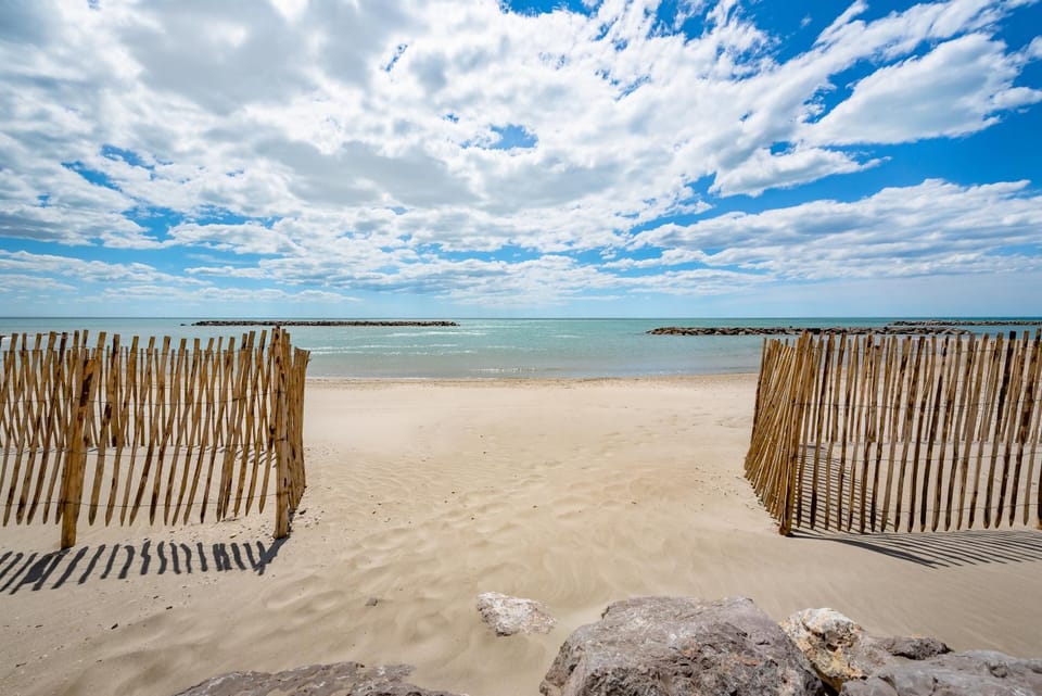 Neighbourhood, Natural landscape, Beach