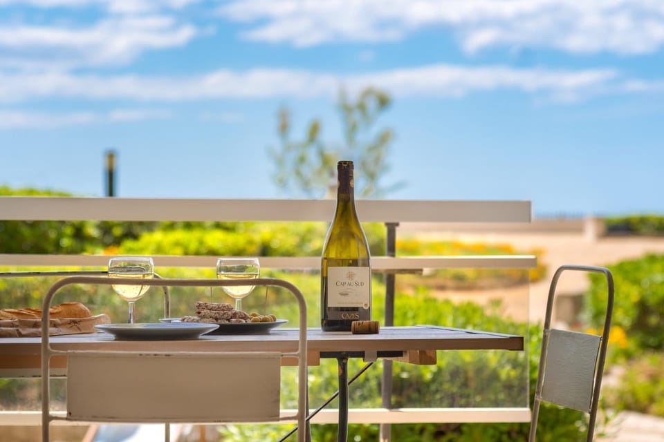 Patio, Garden, Balcony/Terrace, Balcony/Terrace, Food and drinks, Seating area, Dining area, Beach, Garden view, Sea view