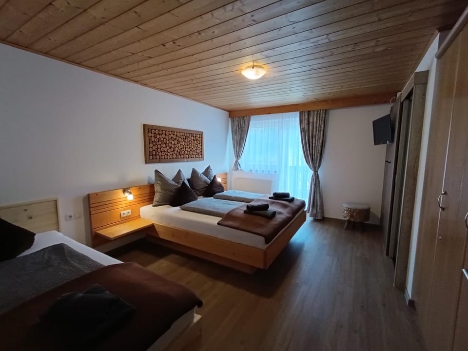 Bedroom, soundproof, wardrobe