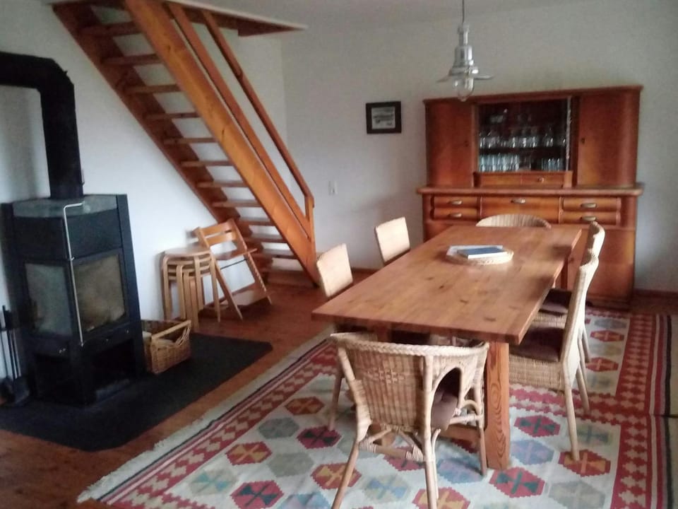 Photo of the whole room, Dining area