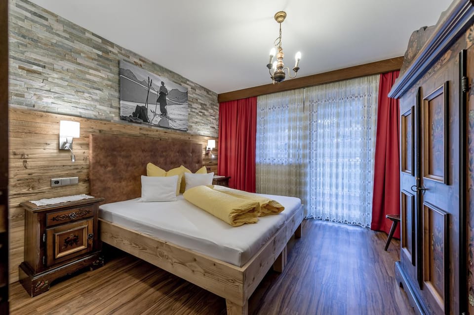 Photo of the whole room, Decorative detail, Bedroom