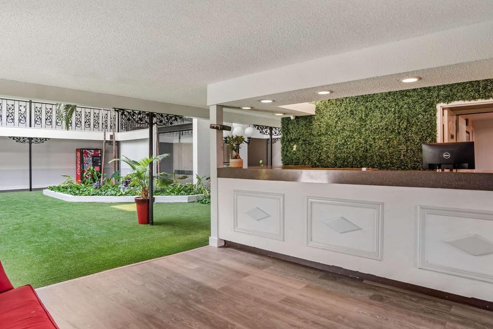 Lobby or reception, On site