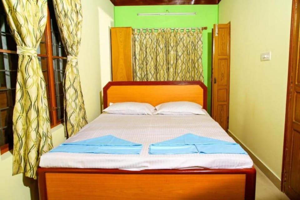 Bedroom, Breakfast