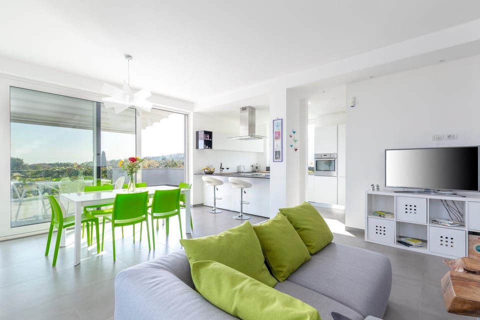 Communal lounge/ TV room, Kitchen or kitchenette, Lounge or bar, Dining area
