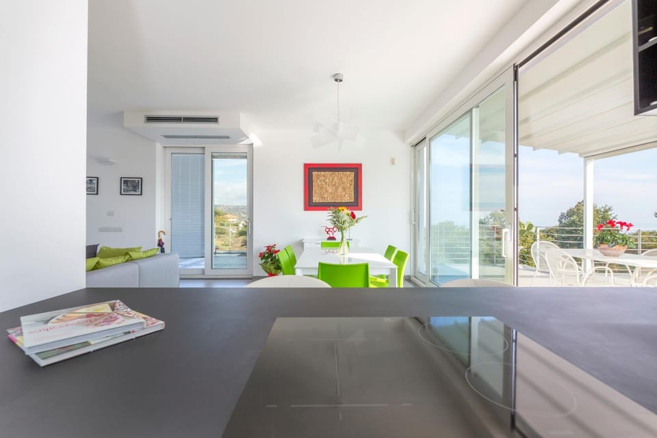 Kitchen or kitchenette, Seating area
