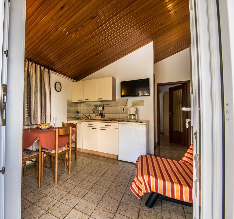 Kitchen or kitchenette, Living room, Dining area