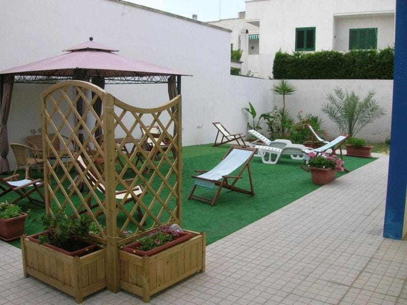 Decorative detail, Seating area