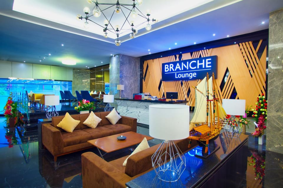 Restaurant/places to eat, Lounge or bar