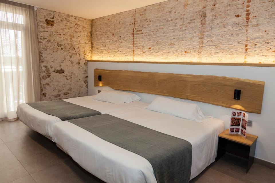 Hostal Paris Bed and Breakfast in Barcelona