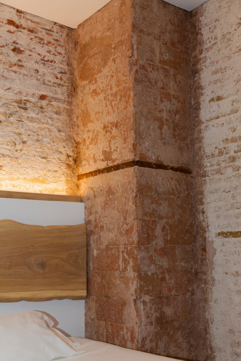 Hostal Paris Bed and Breakfast in Barcelona