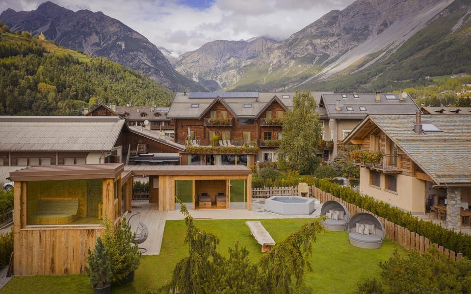 Property building, Day, Garden, Spa and wellness centre/facilities, Garden view