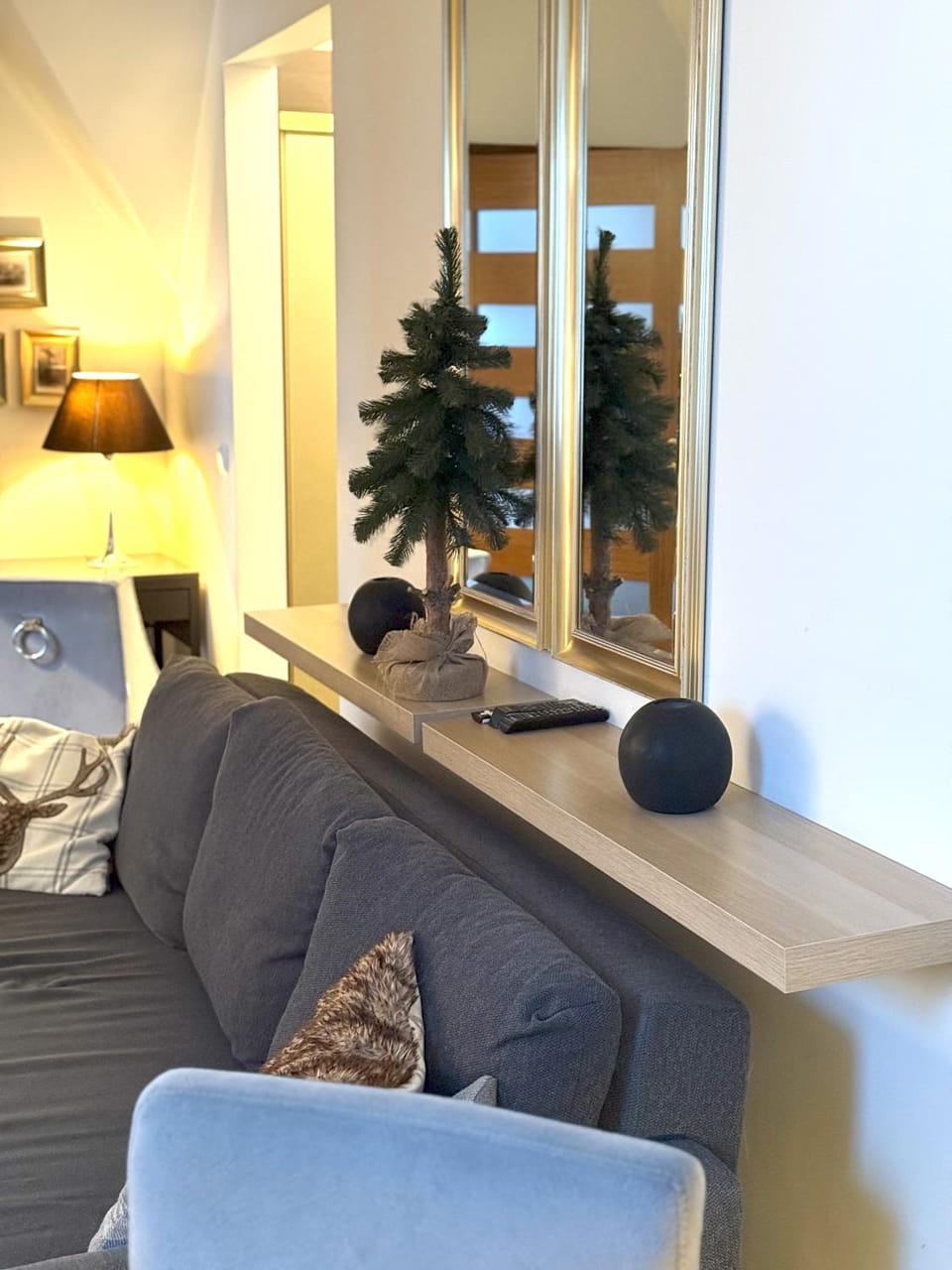 Living room, Photo of the whole room, Seating area