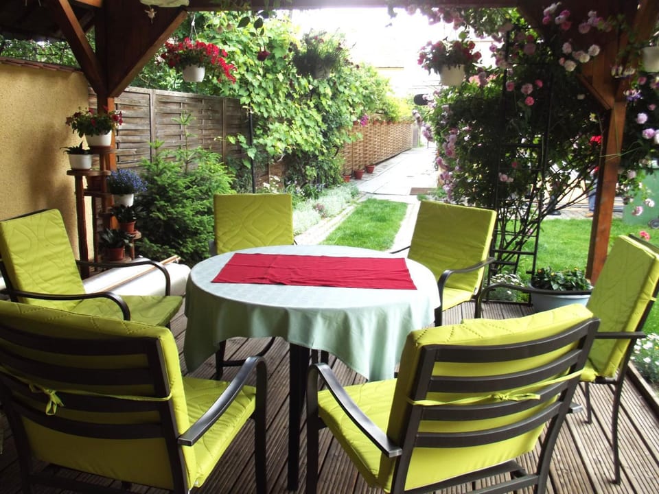 Natural landscape, Garden, Balcony/Terrace, Entertainment