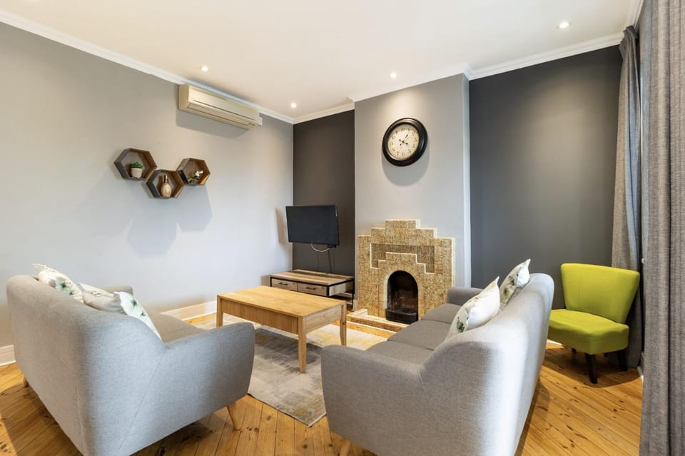 TV and multimedia, Living room, fireplace, heating, air conditioner