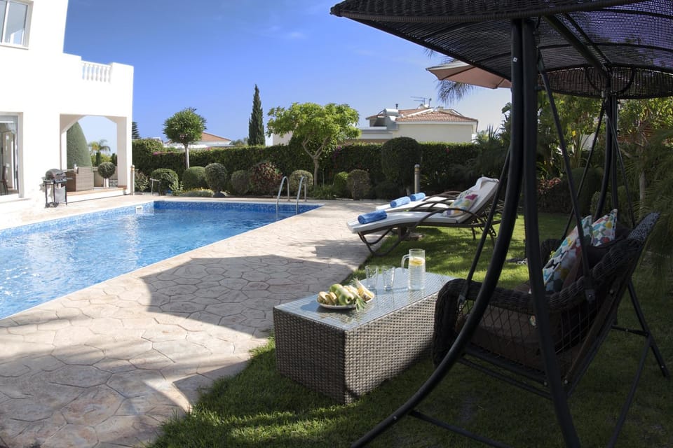 Property building, Garden view, Swimming pool, sunbed