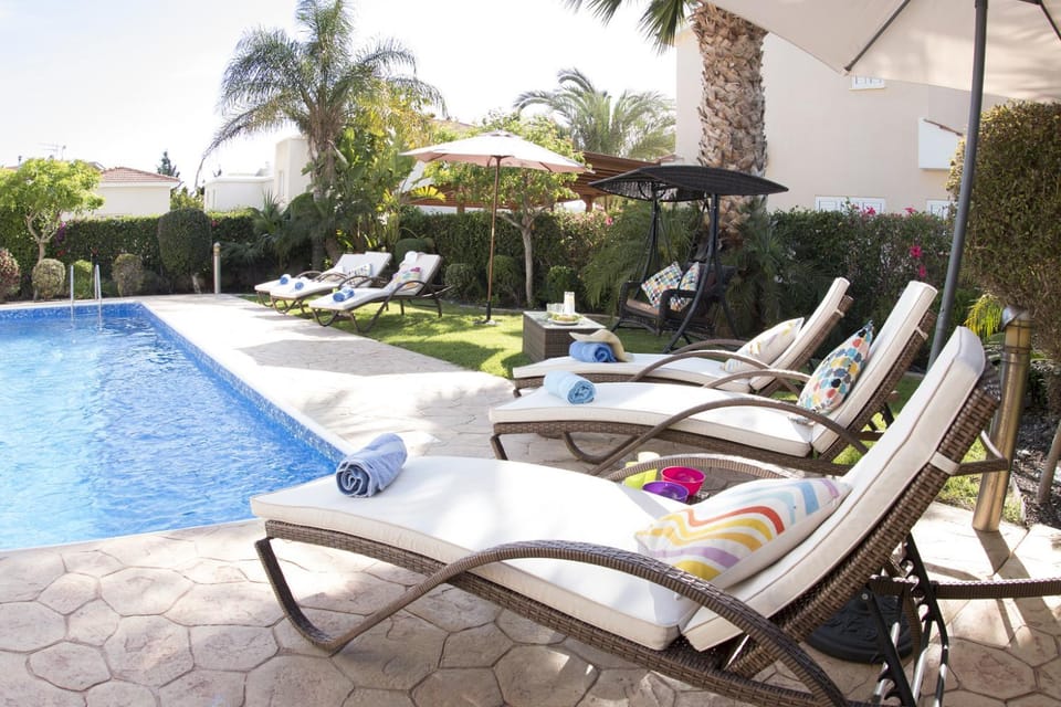 Garden view, Swimming pool, sunbed