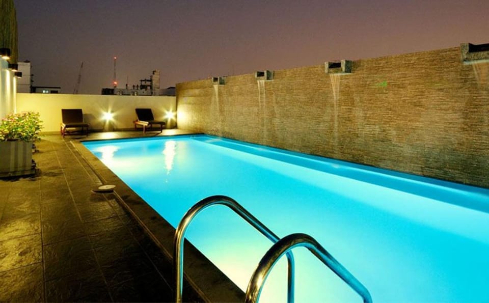 Swimming pool, Swimming pool