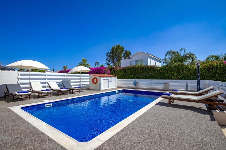 Villa Crystal by Ezoria Villas Villa in Peyia