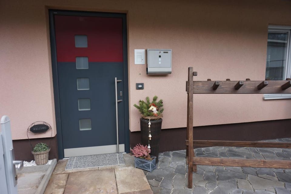 Patio, Facade/entrance