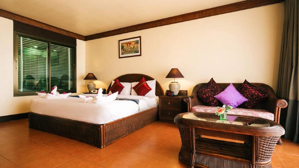 Bed, Seating area