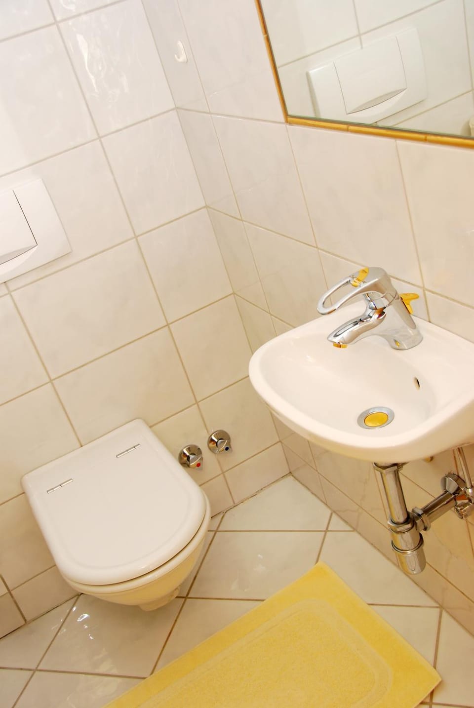 Toilet, bidet