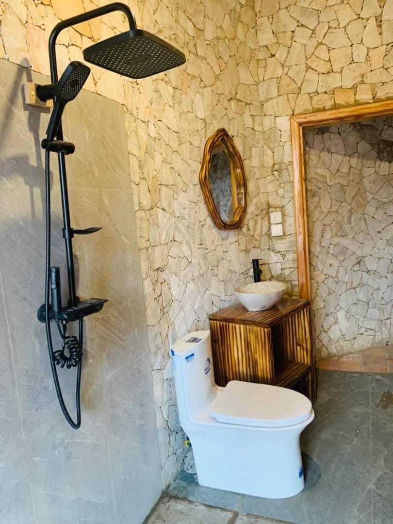Shower, Toilet