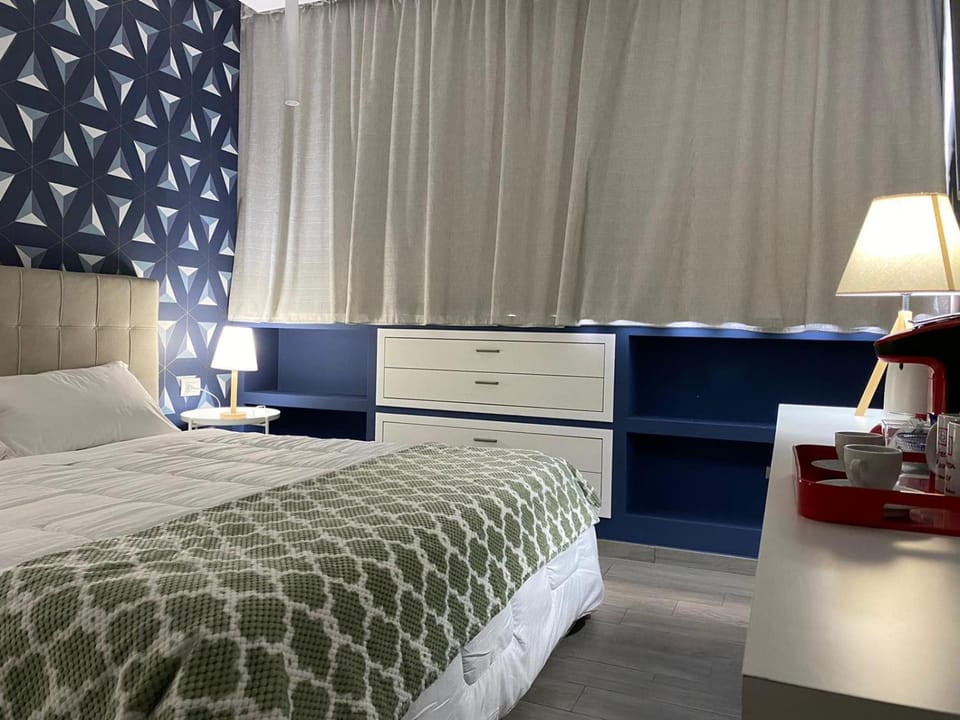 Bedroom, Food, Drinks, Non alcoholic drinks