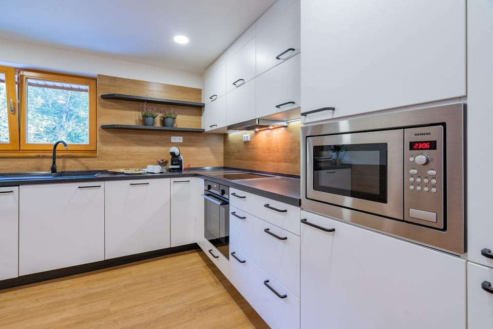 Kitchen or kitchenette, dishwasher, oven, pet friendly, stove