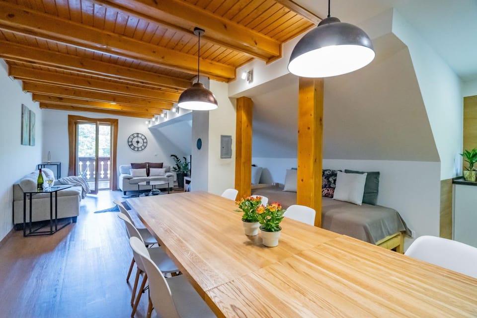 Communal lounge/ TV room, Living room, Seating area