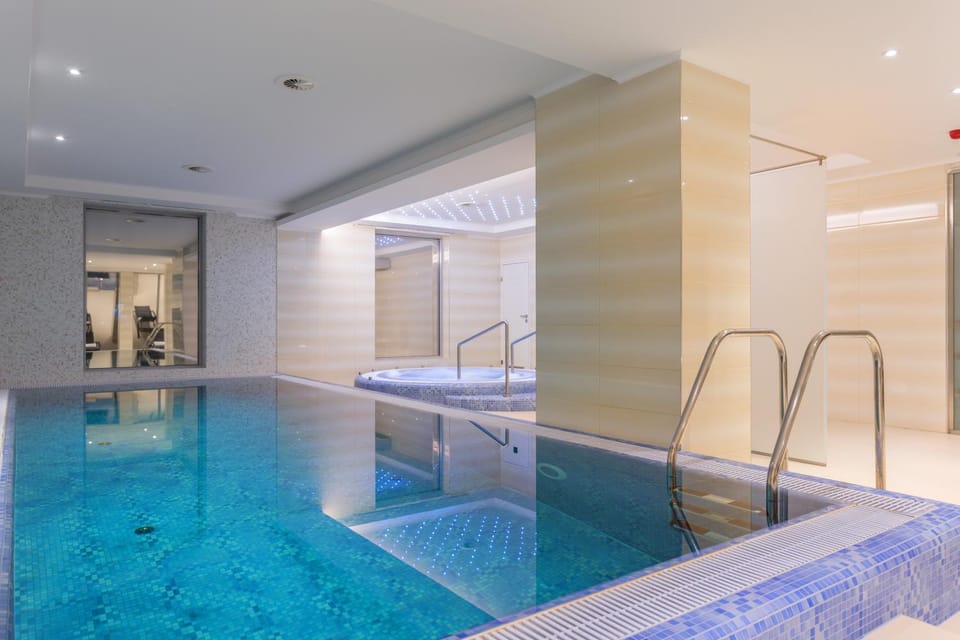 Swimming pool, Swimming pool