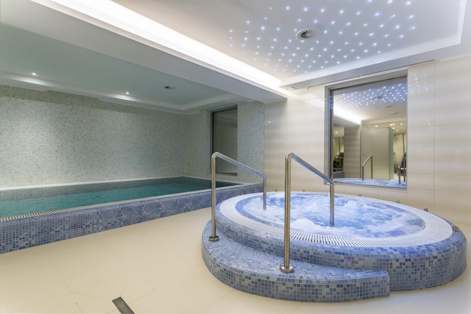 Hot Tub, Swimming pool, Swimming pool