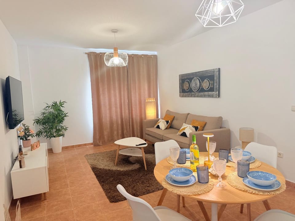 Seating area, Dining area, Food