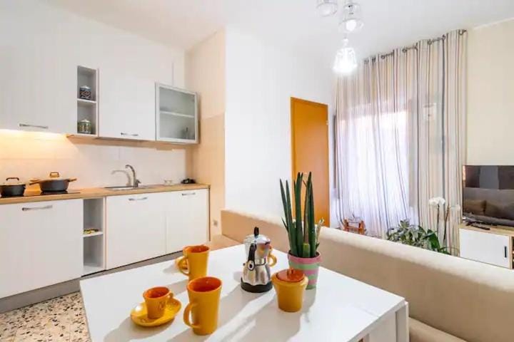 Coffee/tea facilities, Food and drinks, Dining area, stove
